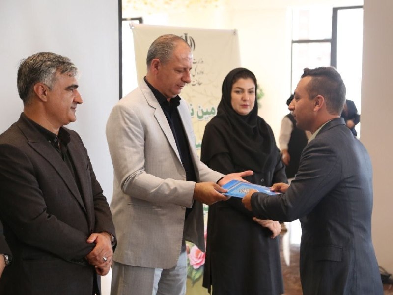 ورزش و جوانان کردستان: 🔻 همزمان برگزاری نشست فصلی مدیران با سازمان‌های مردم نهاد انجام شد:✅ تجلیل از سازمان‌های مردم نهاد که عناوین برتر جشنوار
