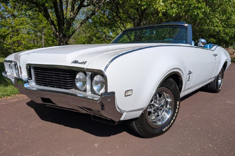 🚗✨ Светлый день, но ночная энергия в сердце 1969‑го Cutlass SМы разобрались с с