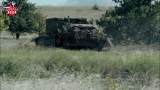 איזה טנק, איזה "ברסרקר" זה שלם אחד" מפקד "ברסרקר" של צוות הטנק של חטיבת "נבסקי" של חיל המתנדבים. "בדחיפות"…
