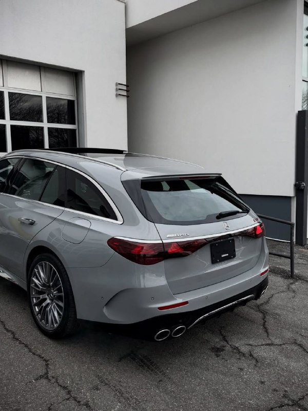 Новый Mercedes Benz E53 AMG Estate 4MATIC+ с 3,0-литровым 6-цилиндровым рядным двигателем мощностью  4
