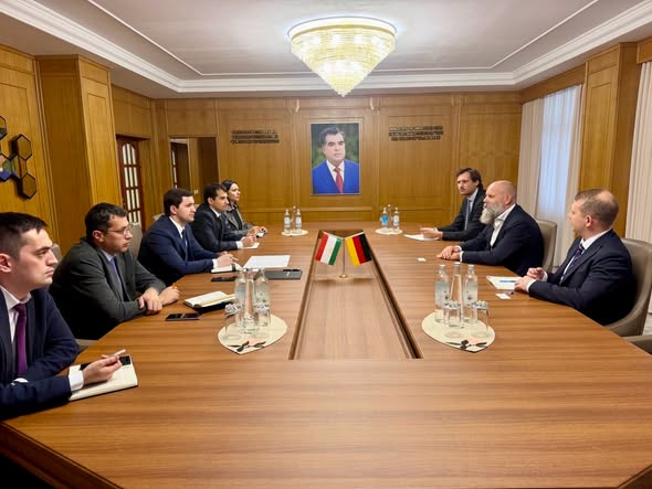 در دوشنبه چشمانداز جذب سرمایهگذاری آلمان در صنعت تاجیکستان بررسی شد