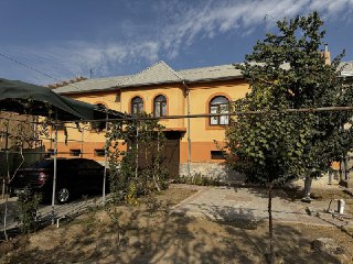 Srochno! Uy sotiladi, majnuntol mahalla