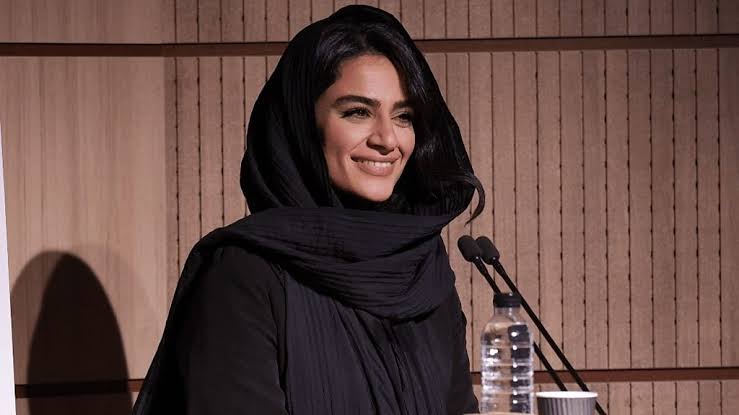 DEZNN | شبکه تحلیلی دز خبر: ⭕️ کدام رفتار من مصداق تشویق به فساد و فحشا بوده؟◀️ هیوا سیفیزاده، خواننده موسیقی ایرانی، پس از ماهها سکوت درباره اتفا
