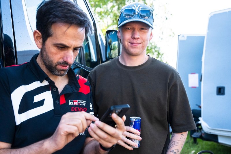 🚗💨 Вчера в Румынии в Rally Estonia прошёл необычный визит — к нам пришёл леген