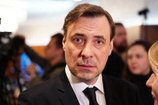 ⛔️ Почему в Москве отменили спектакль Цыганова по пьесе Иосифа БродскогоПетербургский музей Иосифа Бродского «Полторы комнаты» анонсировал премьеру спектакля «Демократия!» еще в первых числах января. В качестве режиссера над постановкой работал Евгений Цыг