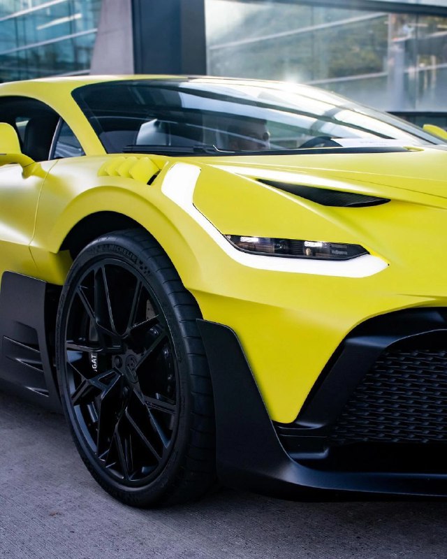Bugatti Divo (1 из 40) 6