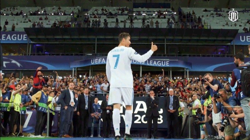 ⚽️ بیست و دو | Bistodo: 🤩😵 اگر میخواید معنی واقعی کلمه گذر عمر رو حس کنید؛ باید بدونید 3000 روز از آخرین بازی کریستیانو رونالدو برای رئال مادرید