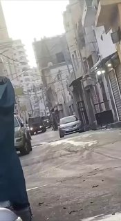 כוחות ישראל מסתערים על שכונת השוק במחנה קלנדיה, מצפון לירושלים .