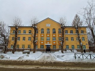 Зумер покурил вейп и потерял сознание у радиотехнического колледжа на улице Танкистов в Перми. Предварительно, дуделка спровоцировала приступ эпилепсии. По данным Mash, парня пытались спасти другие ученики — пока не приехала скорая, делали искусственное ды