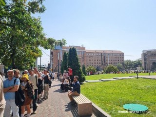 Изъятие яблок, запрет на украинские флаги, тщательные проверки. Как проходит голосование за рубежом20 сентября — основной день голосования за рубежом. Всего в 152 странах задействованы 313 избирательных пунктов. Проголосовать в течение трех дней можно было