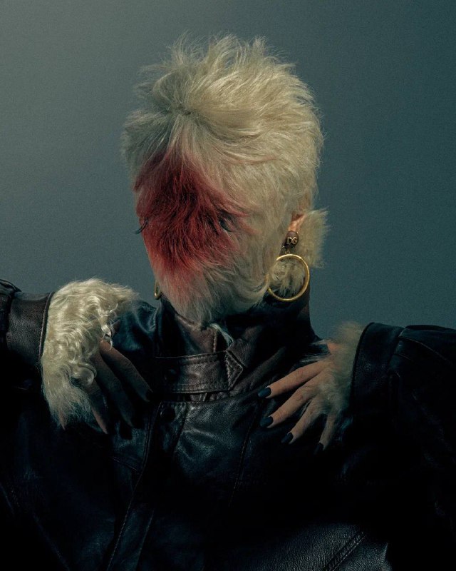 Это не первый раз, когда я обращаюсь к природе за вдохновением. Вспоминаю нашу совместную творческую съемку «Анималистика» с учениками курса. Для каждого образа мы выбирали одно животное, которое становилось источником вдохновения. Мы тщательно переносили его характерные особенности в наши образы, разбирая цвета, формы и текстуры, чтобы передать уникальность каждого животного.Это не первый раз, когда я обращаюсь к природе за вдохновением. Вспоминаю нашу совместную творческую съемку «Анималистика» с учениками курса. Для каждого образа мы выбирали одно животное, которое становилось источником вдохновения. Мы тщательно переносили его характерные особенности в наши образы, разбирая цвета, формы и текстуры, чтобы передать уникальность каждого животного.