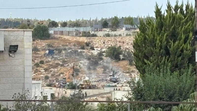 דחפורי כיבוש ממשיכים להרוס בתים בעיירה נעלין, מערבית לרמאללה