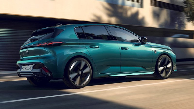 Компания Peugeot обновила универсал и хэтчбек 308 2