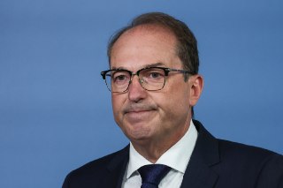 Германия анонсировала щит против российских диверсийМинистр внутренних дел Германии анонсировал комплекс мер для защиты страны от диверсий, атак беспилотников и кибератак, которые власти ФРГ связывают с Россией.«Российские гибридные атаки с использованием 