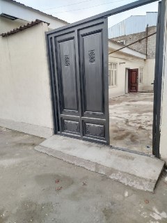 Южный Вагзал Сергели Кодастор олдида ховли сотилади