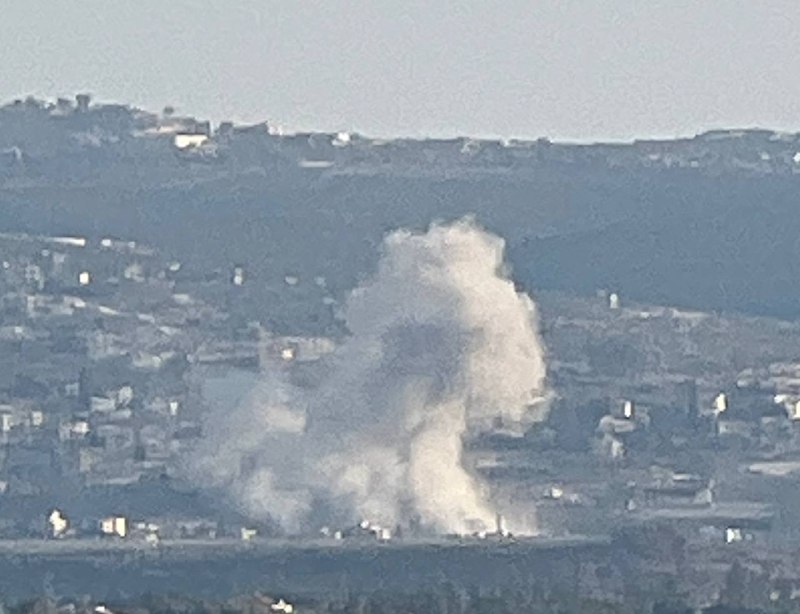 דחוף: מטוסי הכיבוש פותחים בפשיטה על העיירה מנצורי, דרומית ללבנון.