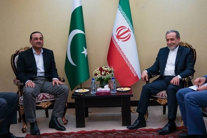 🇮🇷🇹🇷🇵🇰 עיראקיצ'י שוחחה בטלפון עם אסים מוניר ושר החוץ הטורקי.