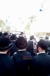 🇮🇱 "להפוך את הניידת": צוות מס הכנסה שהגיע לבני ברק הוקף בידי ההמון - וחולץ מהמקום על ידי המשטרה.