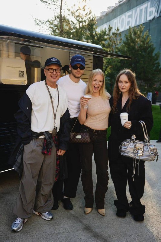 Вчера посетили вечеринку COFFEE WITH LIMÉ в Санкт-Петербурге. Получив приглашение я была счастлива как ребенок. Потому что было одно заветное желание в писке на 2024 — это работа с LIME. Мероприятие было организовано от и до. Лучшая локация, теплые люди, вкусная еда и ахуенная музыка.Вчера посетили вечеринку COFFEE WITH LIMÉ в Санкт-Петербурге. Получив приглашение я была счастлива как ребенок. Потому что было одно заветное желание в писке на 2024 — это работа с LIME. Мероприятие было организовано от и до. Лучшая локация, теплые люди, вкусная еда и ахуенная музыка.