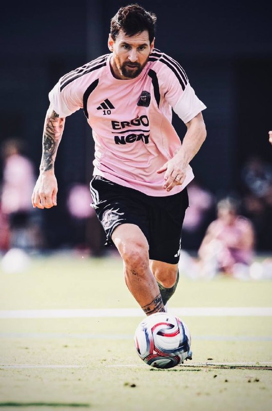 Leo Messi Lovers | آرژانتین: لئوووو در تمرین امروز 🤩🩷➣ @Leo_Lovers