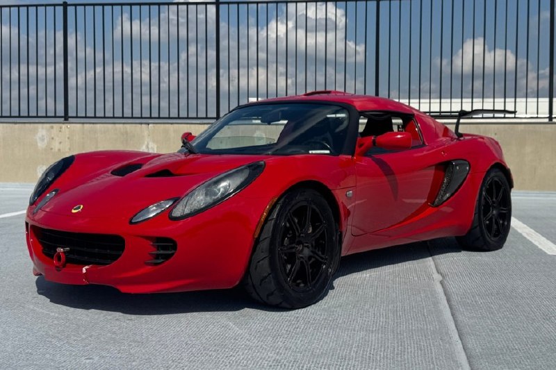 🚗🔧 В мире автотюнинга появилась новая звезда — заряженная Lotus Elise 2005 год
