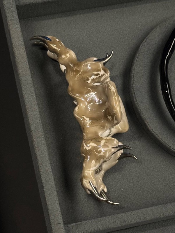 Украшения для волос это редкость, особенно красивые! Заприметила пару заколок от бренда CASPER. Мне лично не подошли, сливаются с цветом волос. Но уверена, кому-то понравятся 💘Кажется, в Studio Slow не хватает моего бренда украшений HAIRPIN для волос 🤔Украшения для волос это редкость, особенно красивые! Заприметила пару заколок от бренда CASPER. Мне лично не подошли, сливаются с цветом волос. Но уверена, кому-то понравятся 💘Кажется, в Studio Slow не хватает моего бренда украшений HAIRPIN для волос 🤔