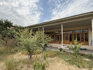 Hovli sotiladi. Yo'l yuzida