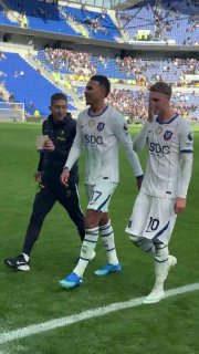 After Chelsea's game against Everton, Cole Palmer stopped and took some pictures with the Everton boys! 💙📸.
