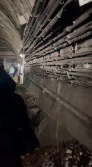 Движение поездов на Сокольнической линии московского метро остановлено на участке от «Парка Культуры» до «Бульвара Рокоссовского» — пассажиров эвакуировали из поезда прямо в туннеле между станциями «Комсомольская» и «Красные ворота».В столичном Дептрансе з