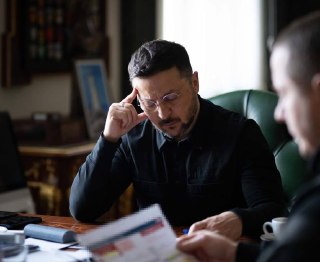 ⚡️ Путин предложил Трампу временное перемирие с Киевом ко дню Победы — «Трамп активно поддержал», а Киев еще не комментировал. В Москве из-за угроз атак сворачивают формат парадов, СМИ сообщают: снова будут глушить связь  Помощник президента России Юрий Уш