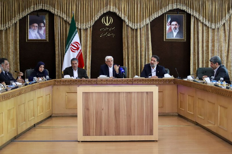 🇮🇷پایگاه اطلاع‌رسانی دولت ـ پاد: 📸نشست جمعی از مدیران رسانه‌ با معاون اول رئیس‌جمهور🔹جمعی از مدیران رسانه، روز دوشنبه ۲۶ مرداد ۱۴۰۵، با دکتر محمدرضا عارف