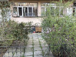 Коратош 3 хона сотилади