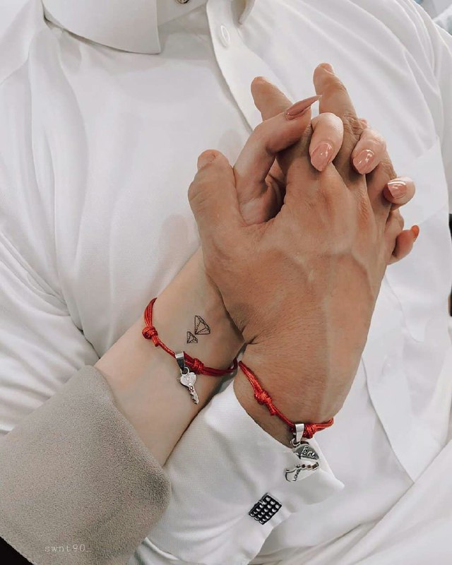💔 سوزدل 💔: یادت ؛شب ها به جانم می افتدو تا سحرجانم را به لبم می رساندتا جان در تنم هستیادت هستیادت هست...شبت بخیر ماه دلم 💋