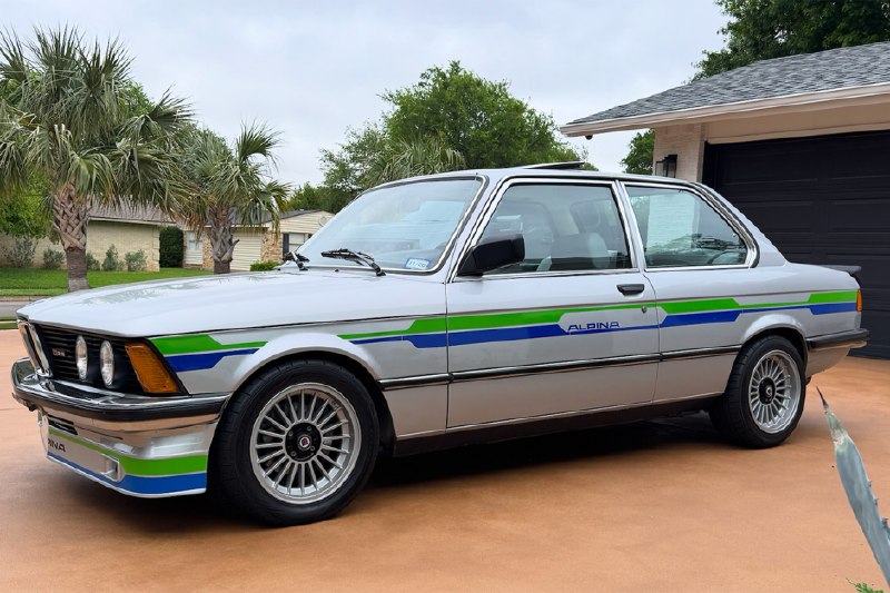 В 1983-м BMW 323i можно было купить как «обычный» E30, но этот экземпляр явно из