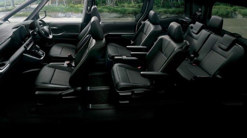 Toyota обновила минивэны Noah и Voxy 3