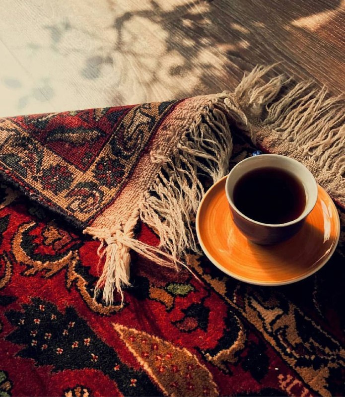 👉🏾به نام زن👈🏾: ✨گاهی دلم هیچ چیز نمیخواهد جز گپ ریز ریز با مادرم هی من حرف بزنم ؛ هی او چای تازه دم بریزد، هی چای ام سرد بشود هی دلم گر