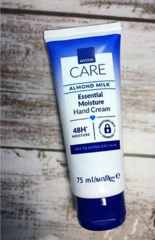 💅هميشه جوان و هميشه زيبا💄: کرم دست مرطوب‌کننده و نرم‌کننده شیر بادام آون (Avon Care Almond Milk Essential Moisture Hand Cream) است . این محصول در د
