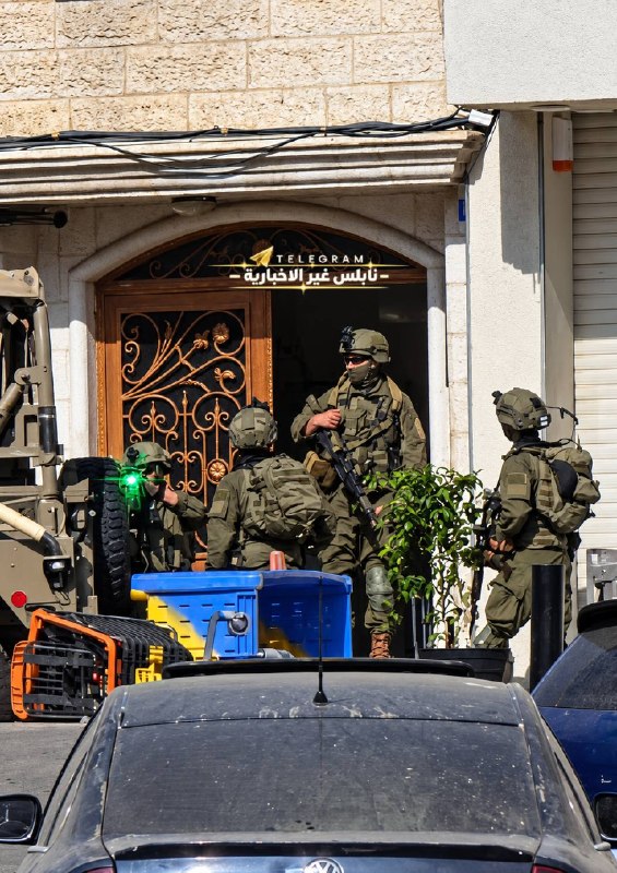 A large IDF military deployment in the vicinity of Al-Jalda Square in the city of Hebron, with hundreds of families forced to evacuate their homes.