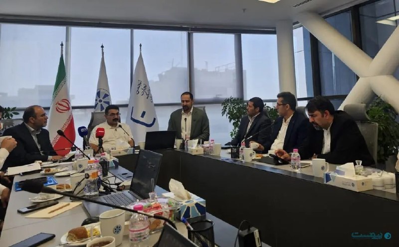 اکوموتیو: 🔶 هشدار فعالان دیجیتال: تورم مقررات و فیلترینگ ناگهانی اقتصاد دیجیتال را زمینگیر کرده است🔹 در نشست «نقش ظرفیتهای تقنین