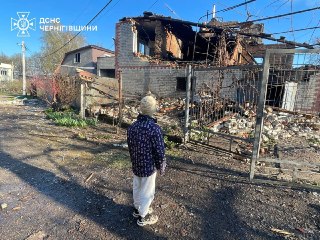 Как минимум два мирных жителя были убиты в Украине из-за ударов России🔷 При ночном ударе дронов по Чернигову погиб 16-летний подросток, сообщили в ОВА. При ударе пострадали еще четыре человека, в городе повреждены здание лицея и частные дома. Также зафикси