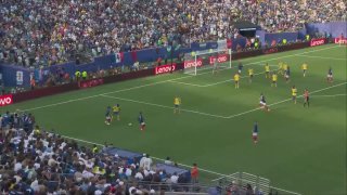 גביע העולם: צרפת מובילה 1-0 על שוודיה משער של אמבפה בדקה ה-45