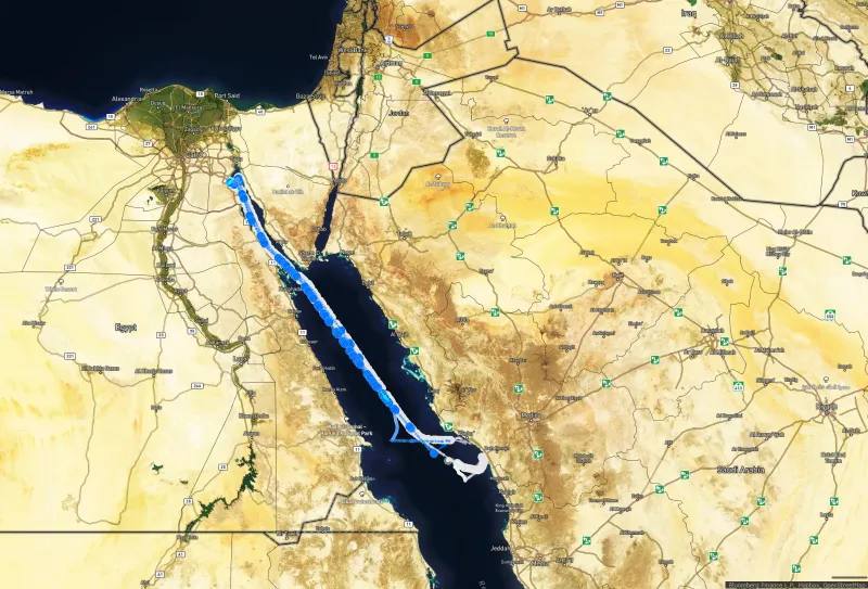 اخبار سپاه قدس 🇮🇷: 🔴نفت عربستان از سایه یمنیها گریخت🔹بلومبرگ: عربستان برای دور زدن یمنیها در بابالمندب، بخشی از نفت خود را از بندر ینبع