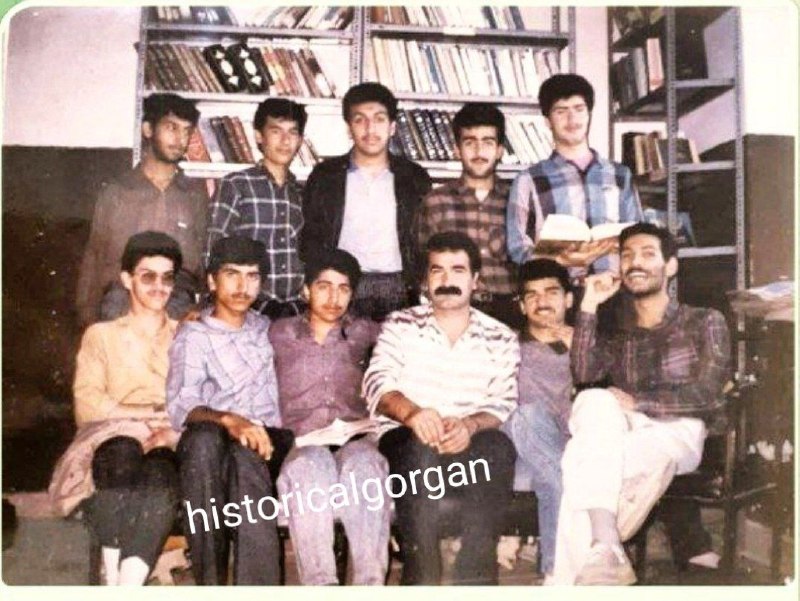 استراباد-گرگان-معطوفی: گرگان - دبیرستان ایرانشهر.ابان ۱۳۶۳ خورشیدی.نگاره یادگاری تعدادی از دانش اموزان به همراه اقای میرکاظمی مسئول کتابخانه در