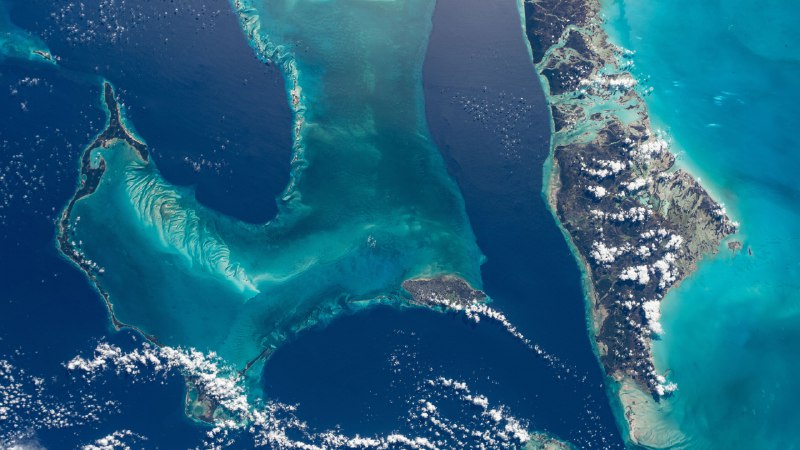 A dive into the blueThe Bahamas photographed from the International Space Station (© NASA)