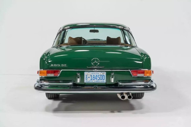 Отреставрированный Mercedes-Benz 280SE превратили в самый быстрый такой седан в истории. 6