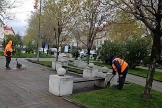 ⚡️ Коммунальные службы вышли чистить Туапсе от следов «нефтяных дождей». В порту на четвертые сутки потушили открытый огоньОперштаб Краснодарского края вечером 23 апреля сообщил о ликвидации открытого горения в порту Туапсе. Работы по полной ликвидации пож