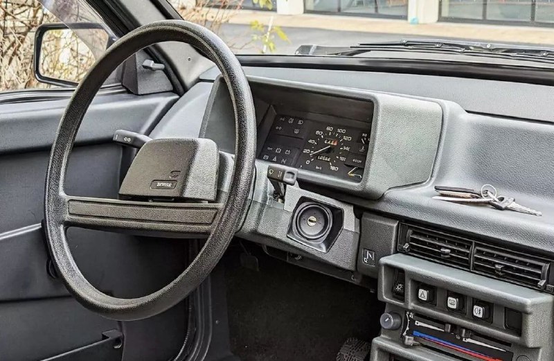 В США продают за $29 тысяч Lada-кабриопикап 2