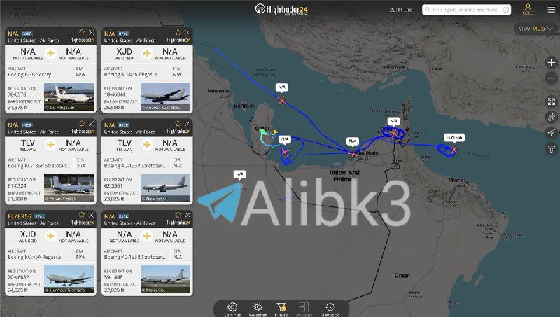 חמישה מטוסי תדלוק אמריקאיים מסוג E-3B ומטוס התרעה מוקדמת טסים ליד מיצר הורמוז.