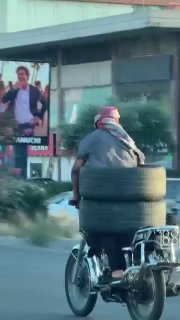 סצנות "נדירות" שרואים רק בכבישי לבנון... מהכביש המהיר הבינלאומי בדבייה&33;