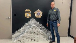 🌐  В Новороссийске ввели режим ЧС, еще один НПЗ остановил работу, в США задержали россиянина с крупной партией наркотиков. Что еще произошло к 16:00 мск:🔹 Война России и Украины. В Новороссийске ввели режим ЧС после украинской атаки этой ночью. По последни